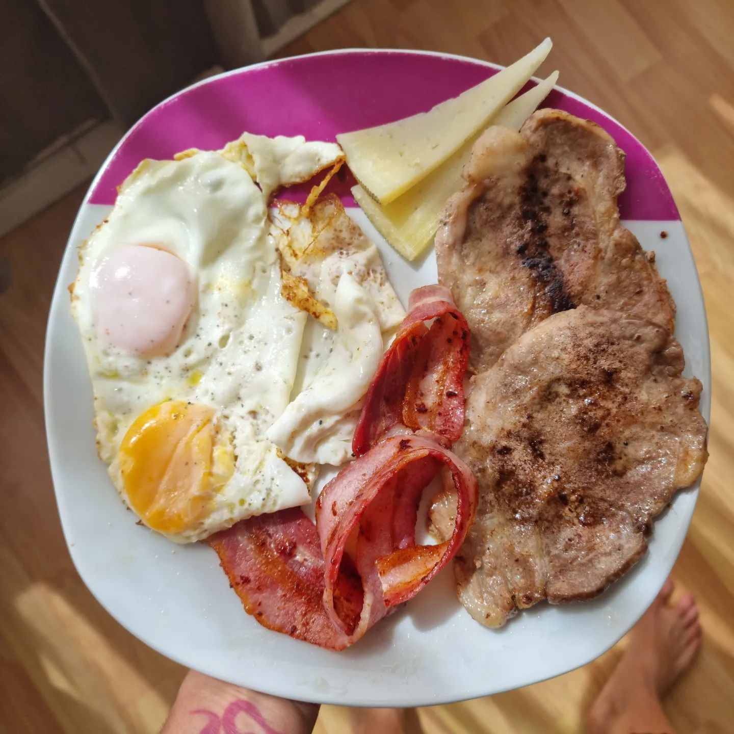 🥚 🥩 🧀 🥓Des-ayuno.Huevos, bacon, queso de leche cruda y cabeza de lomo.
También he comido mi popurrí de verduras, pero no he hecho foto 🤷🏻♀️.De postre café de especialidad con canela y cacao. Y batido de bebida de almendra con cacao y caseina de 🍓, fresquito y 😋.👉🏼 Si no quieres perderte mis comidas, recetas y muchas cosas más:Sígueme 👤
Dame un 💜
Comenta 💬
Comparte 🌍
Guárdala 🗂️💜 ¡Gracias! 💜
.
.
.
#ketoayuno #keto #ketorecetas #transformatuvida #ketolimpio #ketofacil #ketoparanovatos #ketoconsejos #dietaantiinflamatoria #dietaketogenica #dietaketo #dietasaludable #dietasana #ketoespaña #ketoestilodevida #ketoparaprincipiantes #ketomediterráneo #ketorecetasfaciles #ketovalencia #ketosaludable #ketosalado #ketorecetasenespañol #recetasketoespaña #recetasketo #ketosano #ketocomida #comidaketo #comidacetogenica #comidasaludables #comidanutritiva